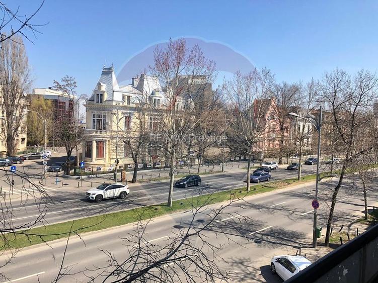 Apartament cu 4 camere nemobilat in P-ta Victoriei langa Orange - 10