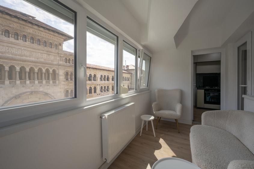 Apartament cu vedere spectaculoasă, 3 camere, 2 băi, bloc 1979, Universitate!