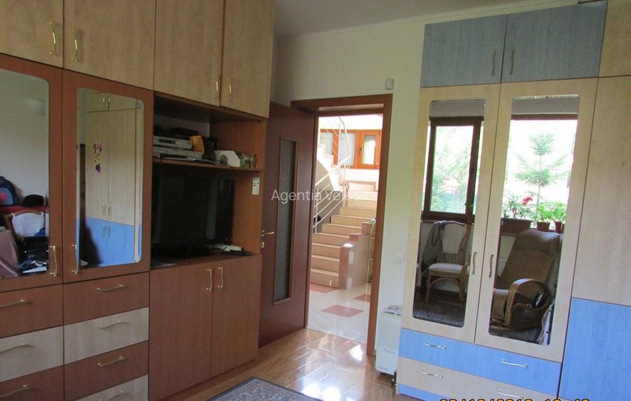 SNAGOV vila  spatioasa, curte amenajata, garaj, panouri fotovoltaice - 9