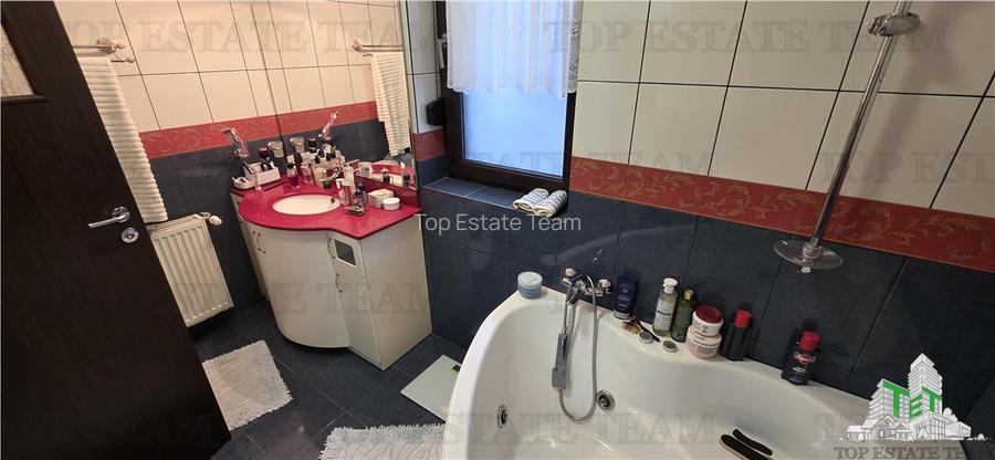 Prelungirea Ghencea/ Vila exclusivista cu panouri solare si garaj/ 5 camere, 240 - 24