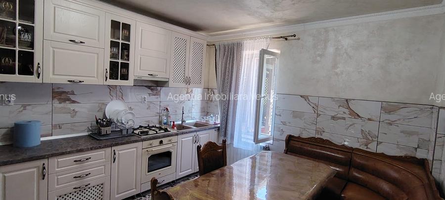 Casa cu etaj zona Liceului Pedagogic - 8