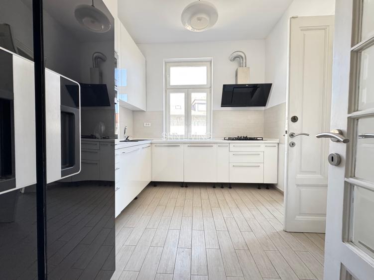 De inchiriat vilă interbelică restaurată - 354 mp utili - D+ P + 1+M  - Capitale - 11