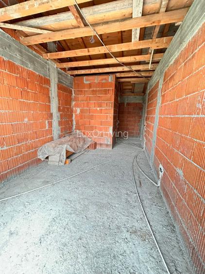 Vila spatioasa la rosu 4 camere Pipera/ pret negociabil  - 3