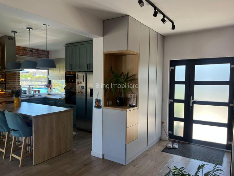  Casa moderna cu panouri fotovoltaice si curte amenajata, Dezmir - 9