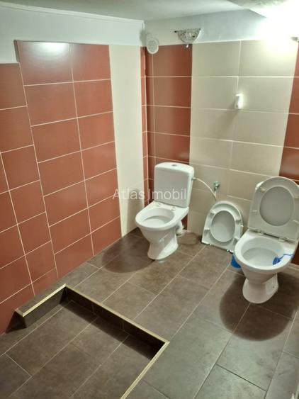 Cladire mixta cu spatii la parter si numeroase incaperi -central - 32