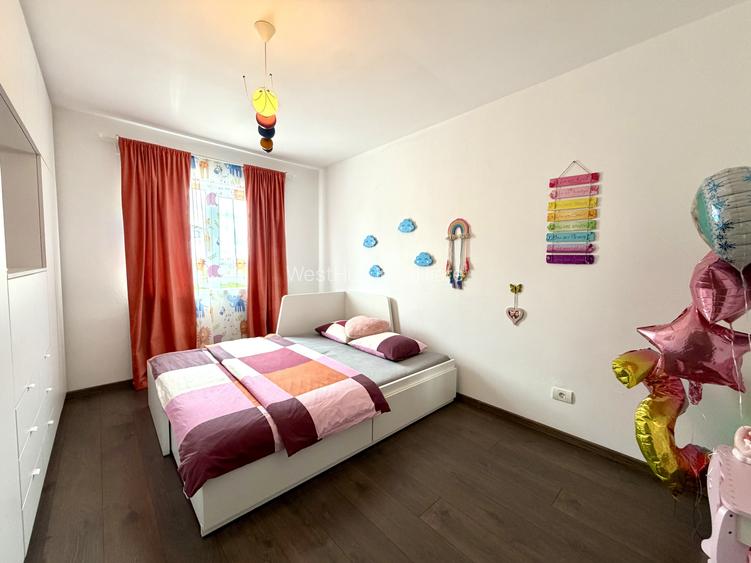 Duplex despartit prin garaj, 5 camere, 137 mp utili - Dumbravita - 13