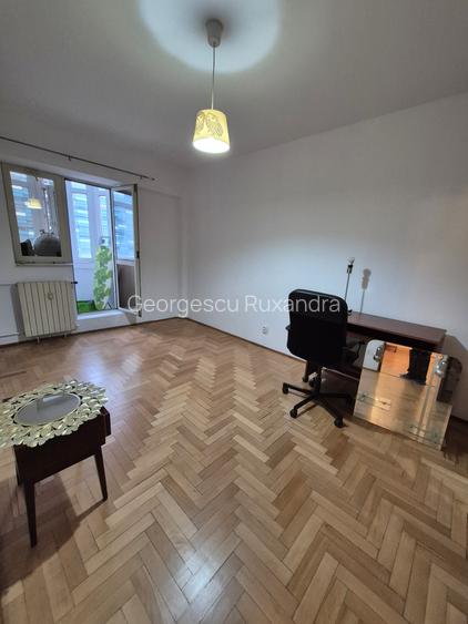 2 camere decomandat,et.4, Piata Victoriei, vis-a-vis America House - 11