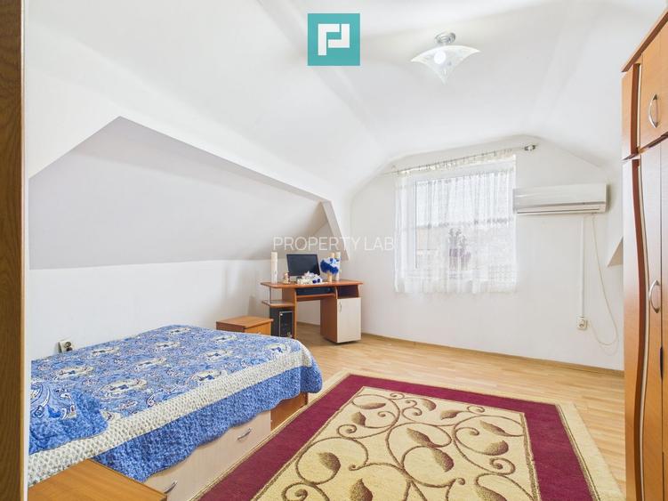 Două case, curte mare, lângă Castelul Corvinilor - 23