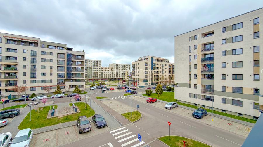 Studio in Kasper Coresi, vedere către aleea pietonală, loc de parcare si boxa - 14