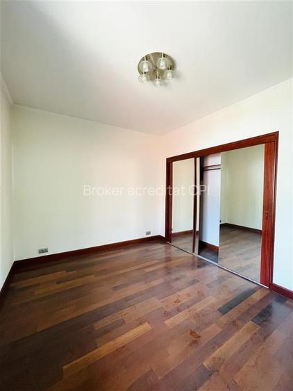 VANZARE VILA 8 CAMERE 652 mp teren zona Sisesti Sector 1 - 23