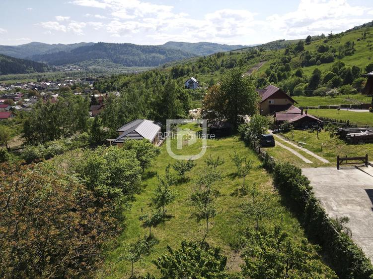 Casa bătrânească cu foișor și teren - 2