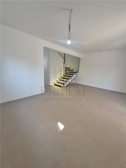 Duplex superb - zona foarte buna - toate utilitatile - gata de mutat - 27