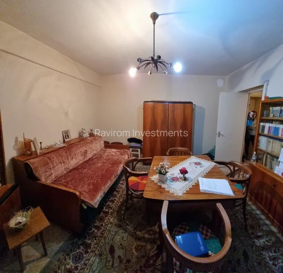 Apartament doua camere, decomandat, etaj patru, structura buna, simplu, central - 2
