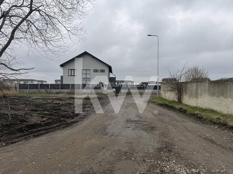 Teren intravilan construibil, utilități complete Str. Cetății - Comision 0 - 17