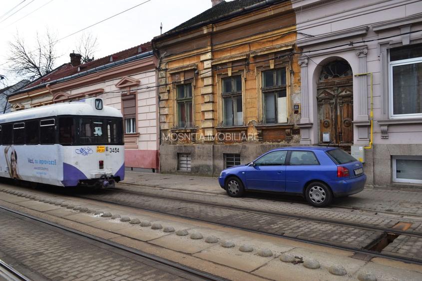 Cladire istorica intre P-ta Balcescu si P-ta Maria - 2