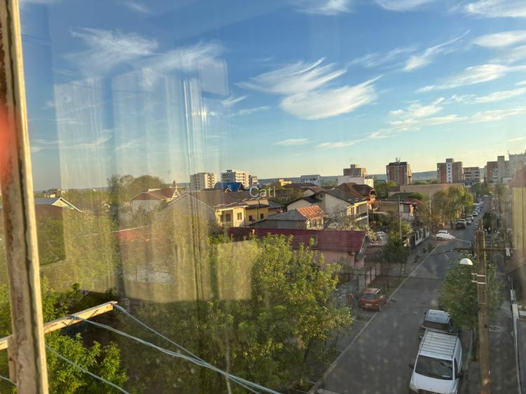 Închiriez garsonieră decomandat | Craiovița Nouă | Blocuri 201 | Etaj 3 - 4