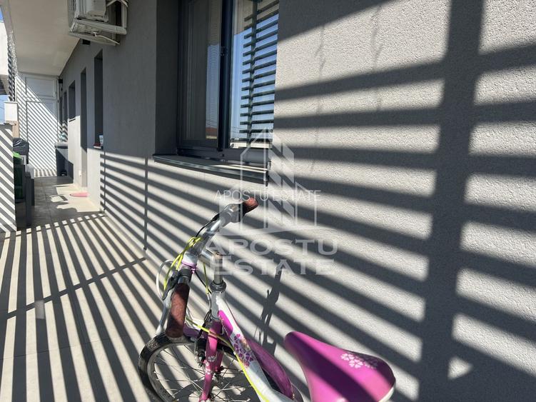 Apartament cu 3 camere de vanzare, 2 locuri de parcare, et 1, Giarmata Vii - 9