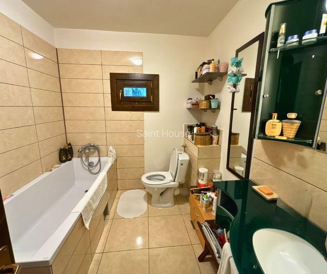 Vilă cu 10 camere P+2E+M 400 M² utili 2800 M² Teren Comandau - 25