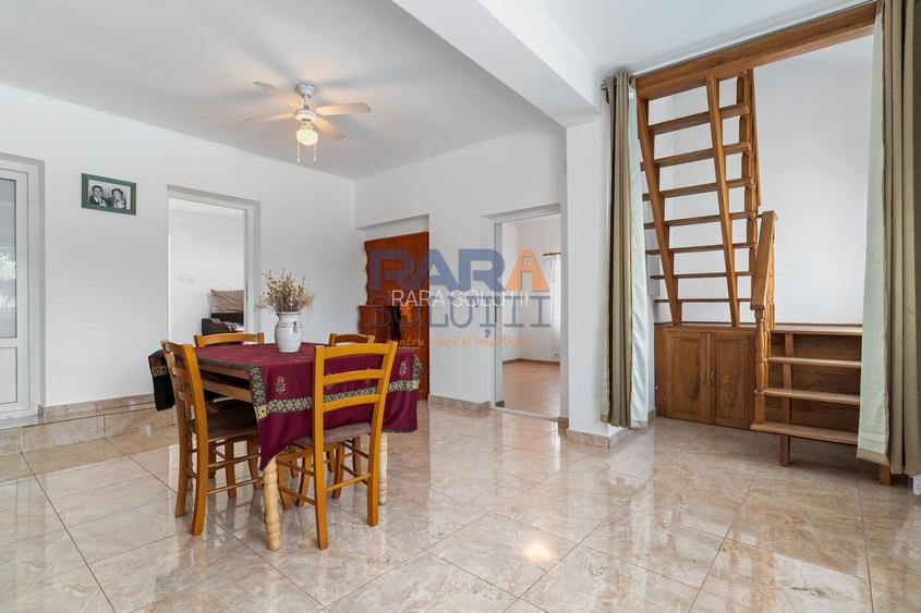 Casă 2015 - 4 dormitoare, 2 băi, 2 bucătării - 4