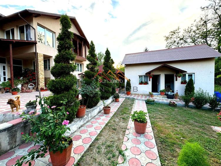 Casa 4 camere, anexe, recent renovata, foisor, teren 781mp, Izvoru, DB - 13