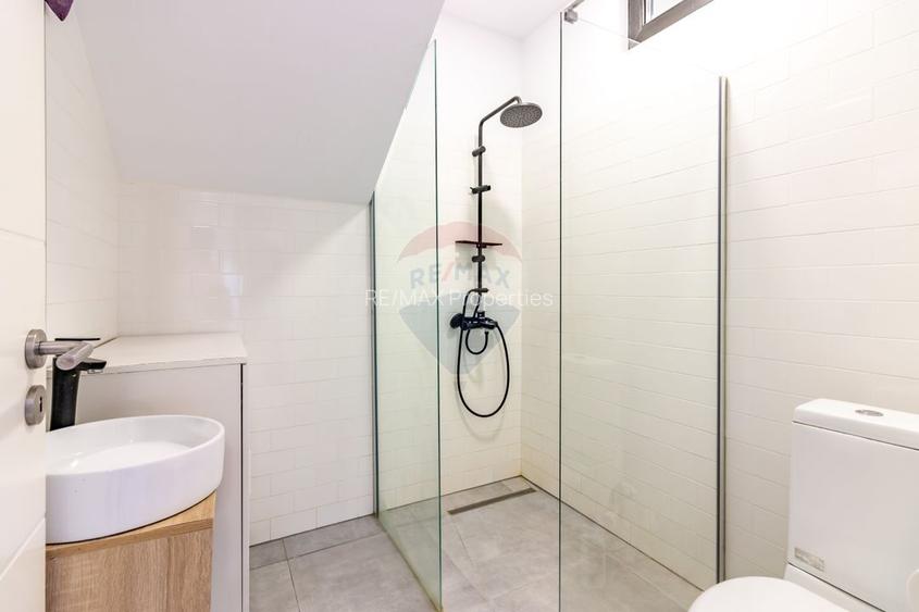 Casă / Vilă cu 5 camere de vanzare, Laguna Albastra, str. Fermei - 8