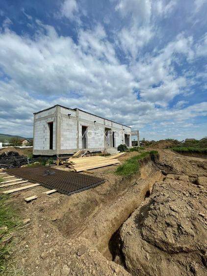 Casa la rosu de vanzare in Alba Iulia - 4