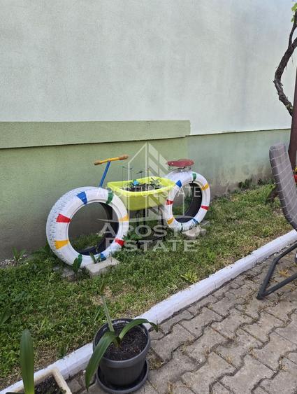 Casa individuala de vanzare, 4 camere, 2 garaje, Lipovei - 30