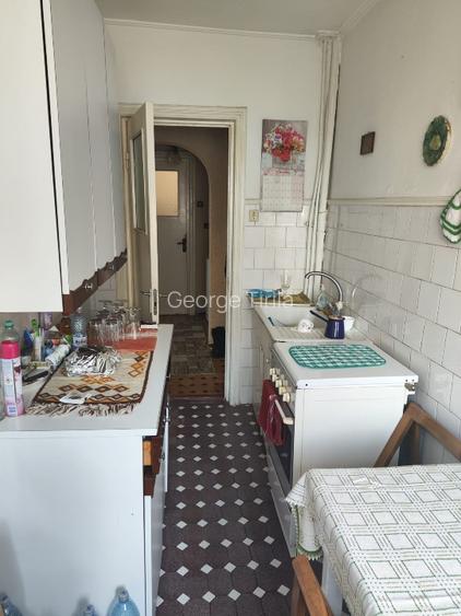 Vand apartament  3 camere, izolat exterior,bloc antiseismic vis-a-vis Comisariat - 12