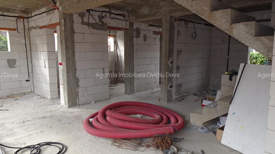 Vand casa in duplex in Deva, semifinisata, zona Garii (peste linia ferata), P+E - 6