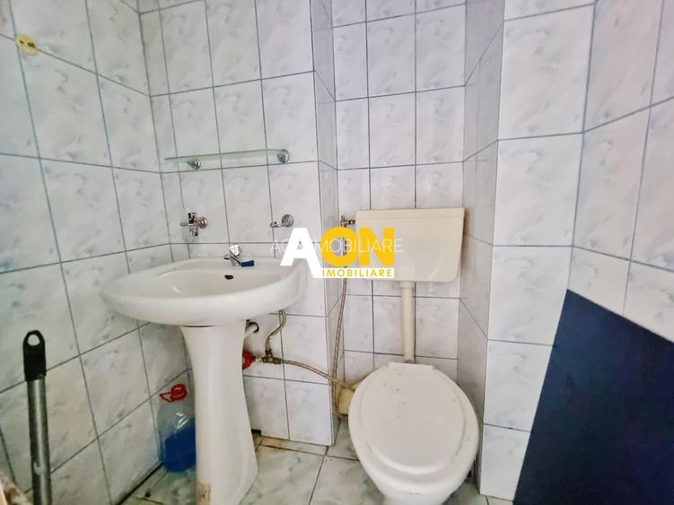 Apartament 3 camere, 2 bai, decomandat, etaj 3,  Cetate, zona Mercur - 11