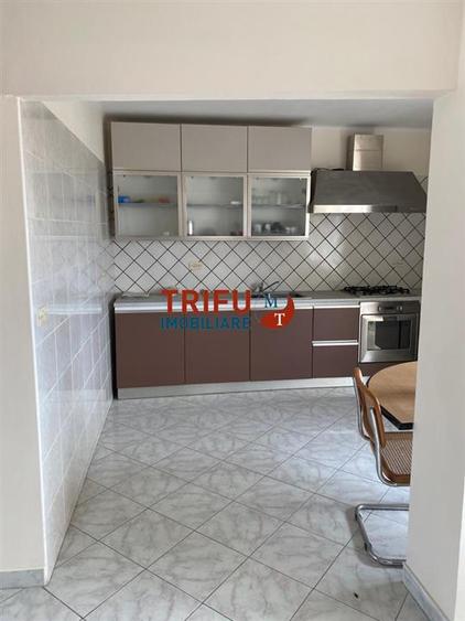Apartament 4 camere cu scara interioara de vanzare zona Centru