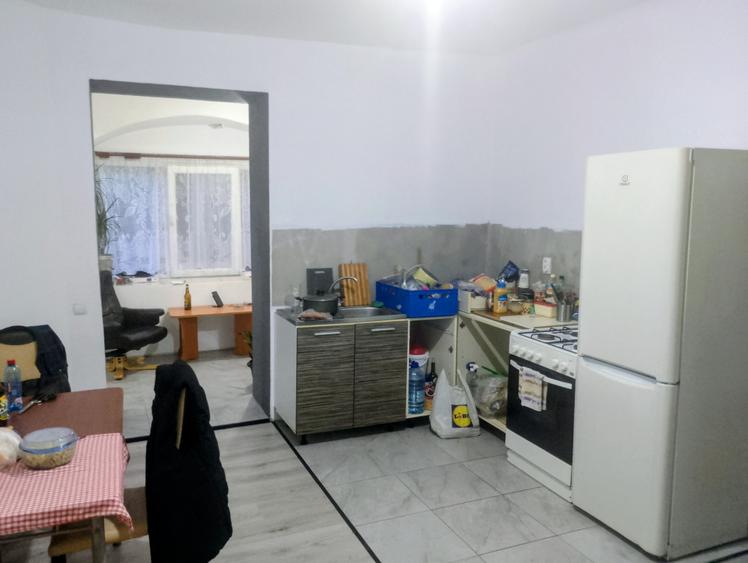 CI685 Piata Traian,casa 2 camere,Renovata