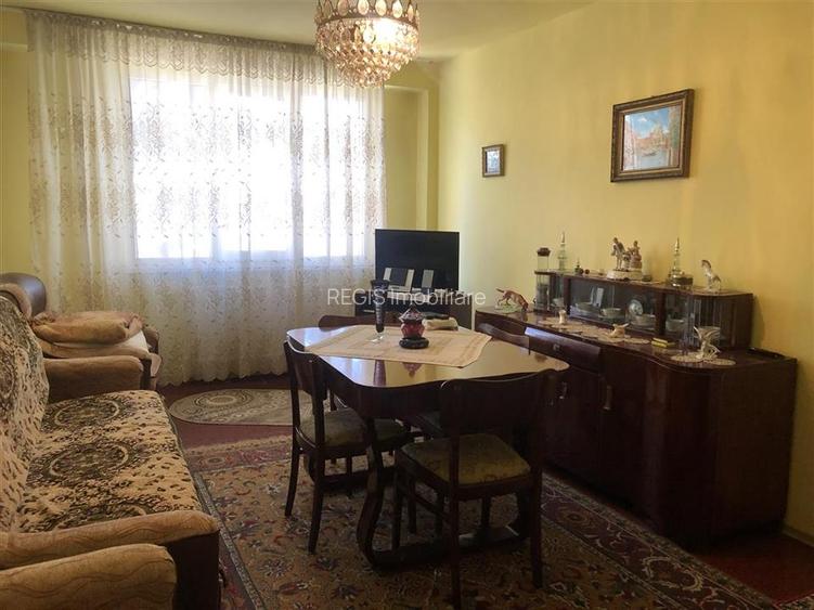 De Vanzare 3 Camere S-E,  Etaj intermediar, Panorama Zona Grivitei - 3