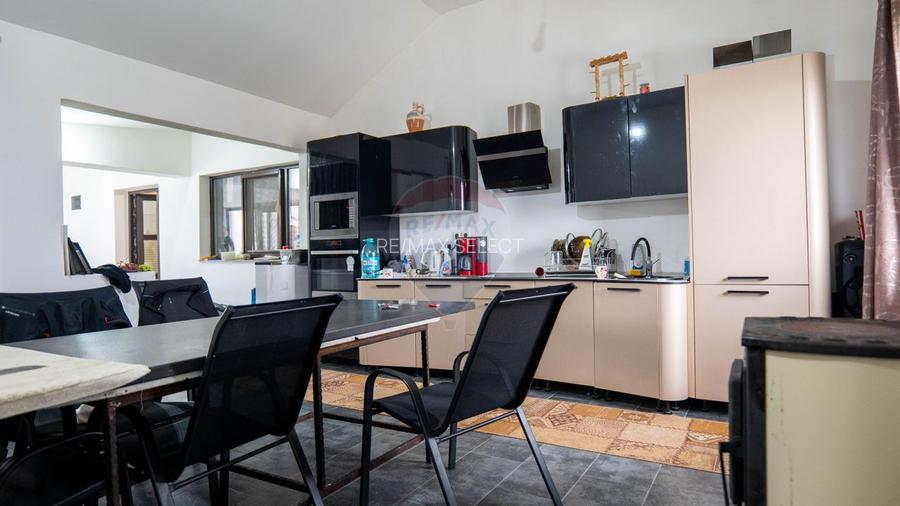 Vilă cu piscină –ideală pentru familie sau pensiune, Bacu-acces A1/A0 - 17