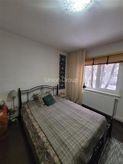 Apartament 3 camere Decomandat, Etaj 1, Zona Poarta 6 - 14