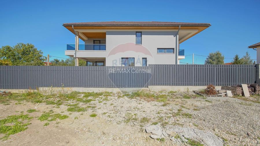 Casă / Vilă cu 5 camere de vânzare - 40