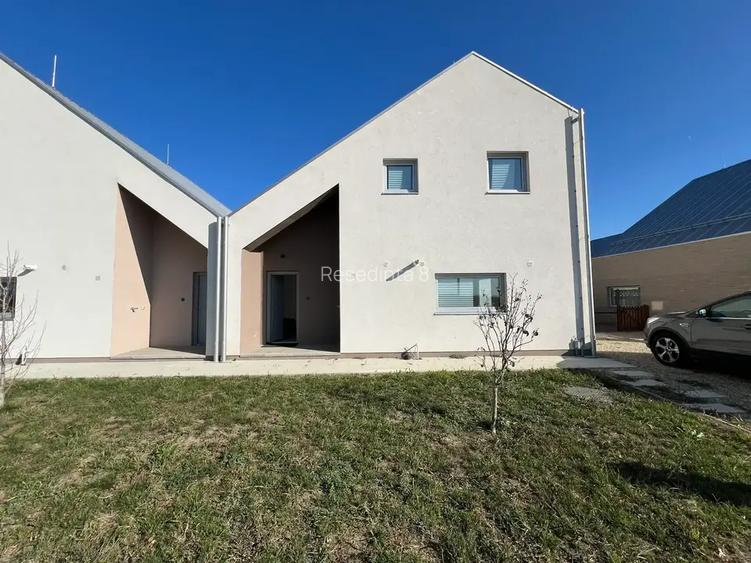 Liziera de Lac !!! Casa cocheta !!! Ansamblu privat cu multe facilitati !!! - 2