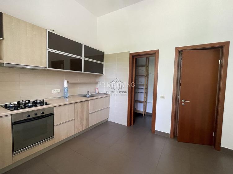 VILA CU 5 DORMITOARE IN COMPLEX REZIDENTIAL - 3