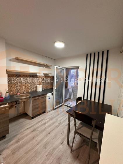 Apartament 3 camere, situat in zona CET - 2