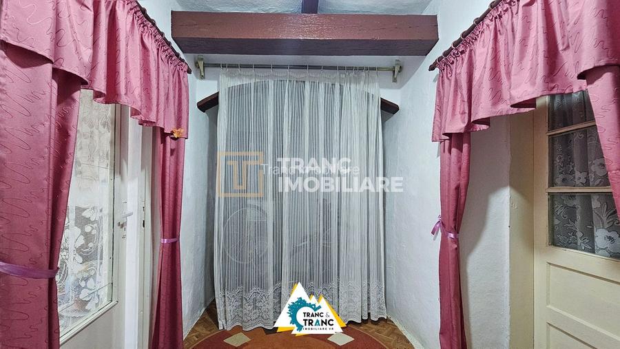 Casă cu 2 camere în stil tradițional, în Iratoșu - 9