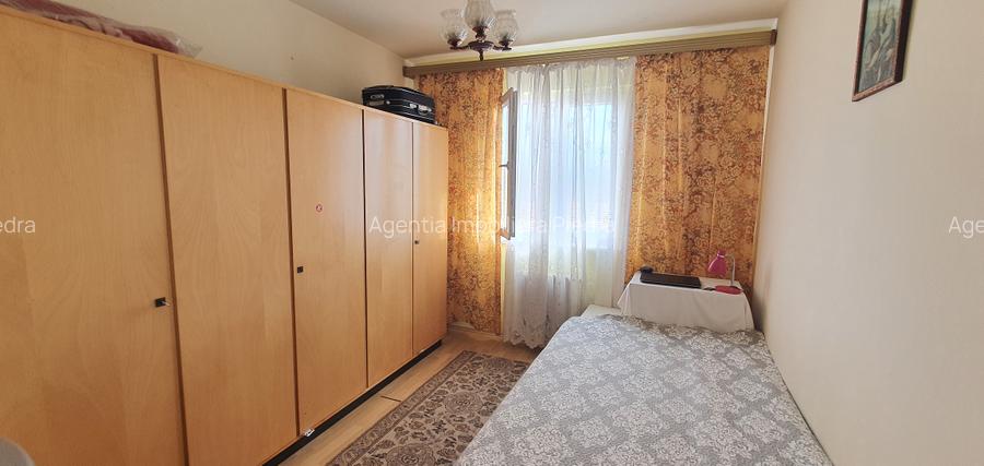 Vand apartament 2 camere , semidecomandat , zona Vasile Aaron - 3