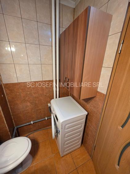 Central, langa Piata 700 - 7