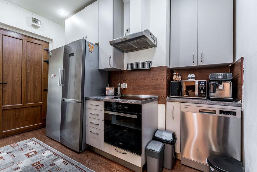Apartament în centru cu acces auto și garaj propriu