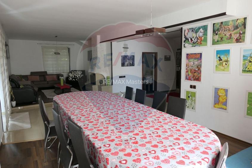 Vilă cu 10 camere de vânzare în zona Centrala - 6