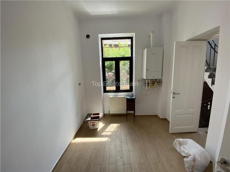 Vila de inchiriat in zona Capitale, office/rezidenta - 9