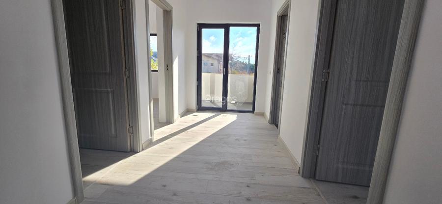 Casă Individuală Cuplată, 4 camere , Stradă asfaltată , Toate utilitățile - 9