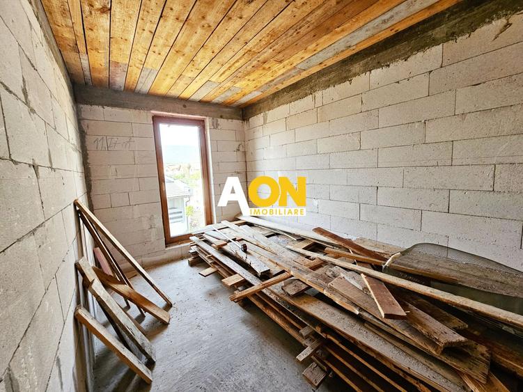 Casa la rosu, 4 camere, 301 mp teren, P+1, zona Alba-Micesti