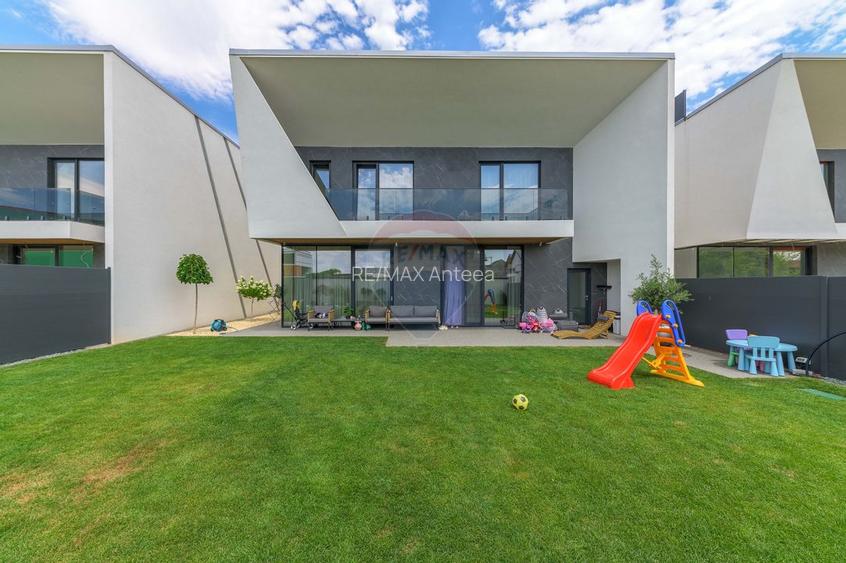 Arhitectură, tehnologie și lifestyle premium într-o vilă spectaculoasă - 48