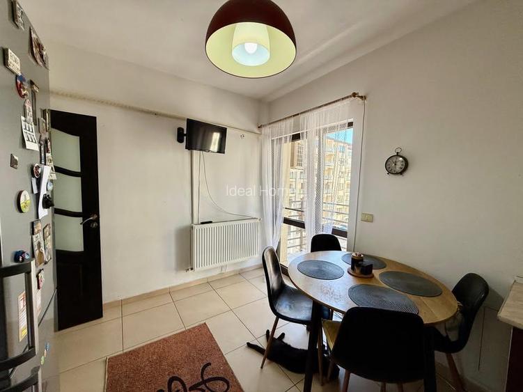 Apartament 3 camere decomandat - etajul 2 - loc de parcare - geam la baie - 3