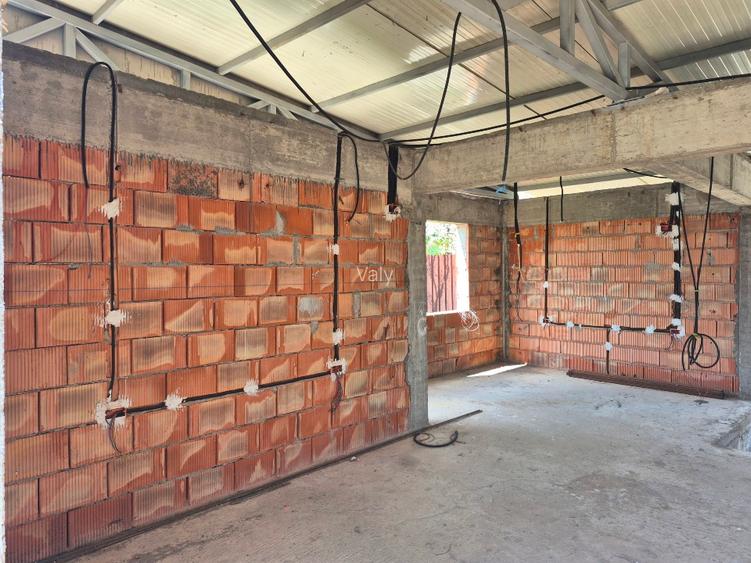 Casa individuala in constructie - pozitie buna, utilitati trase - 2